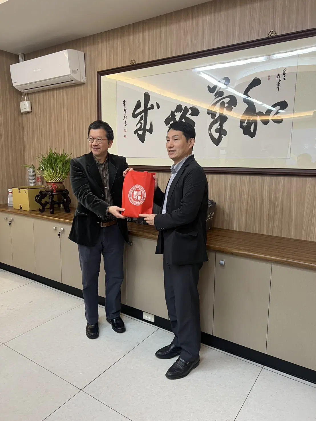 2024年11月26日交通陽明大學搖滾教授林元敏帶隊參訪